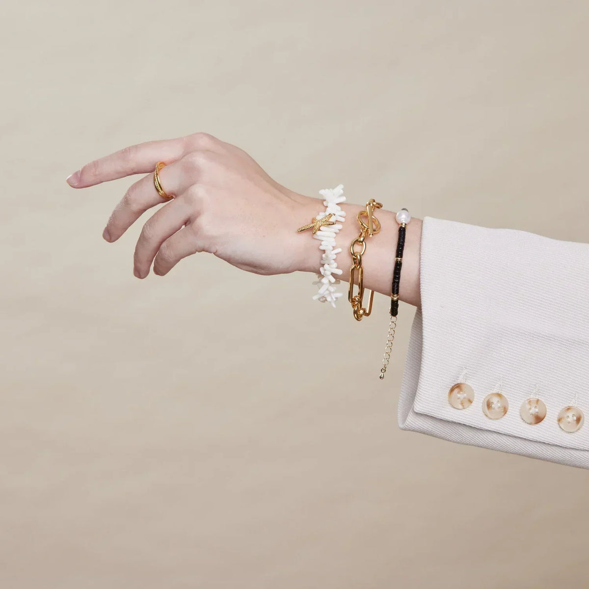 Pulsera con Barra en T de Eslabones | Oro