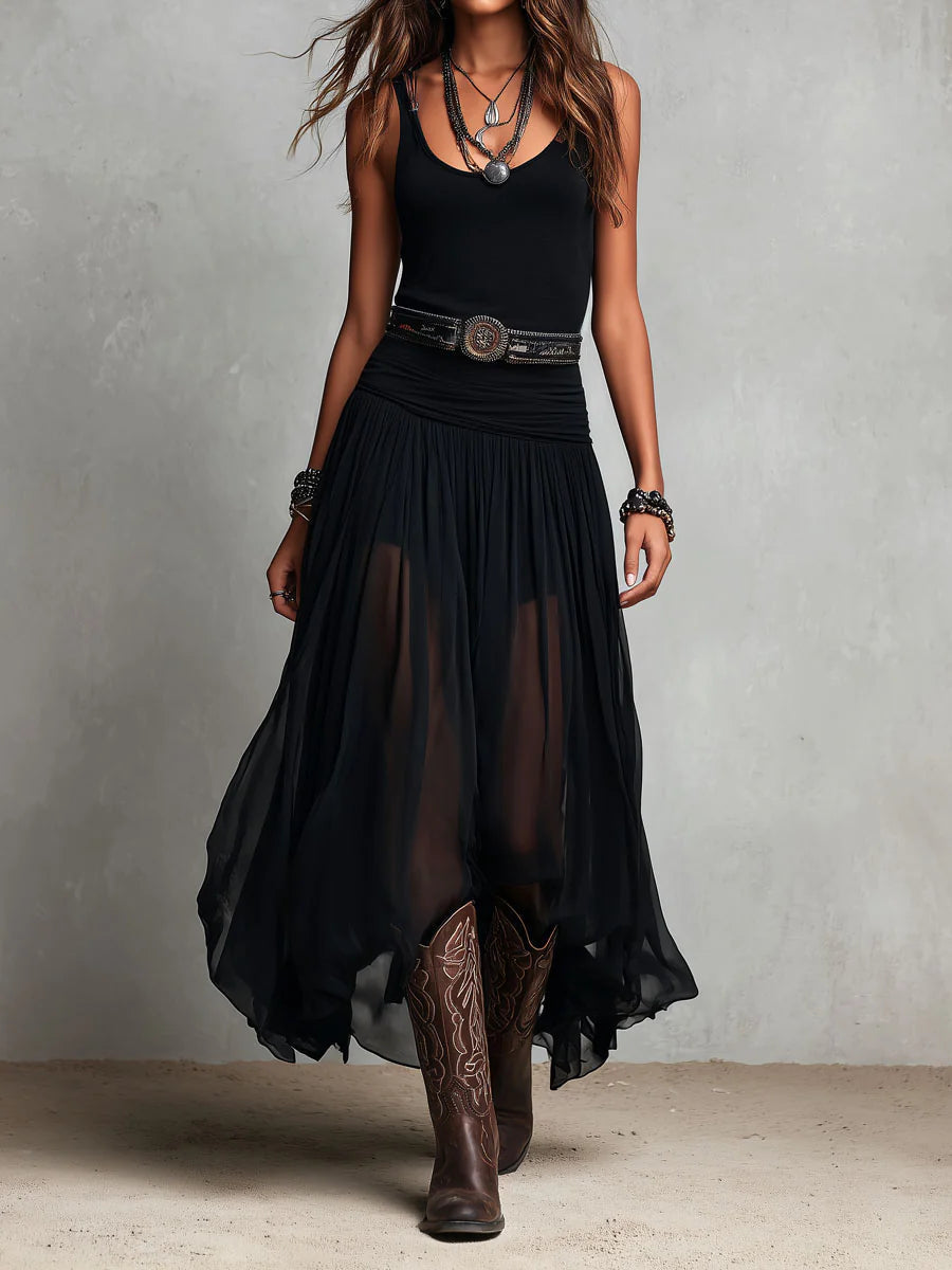 Top negro sin mangas con falda maxi