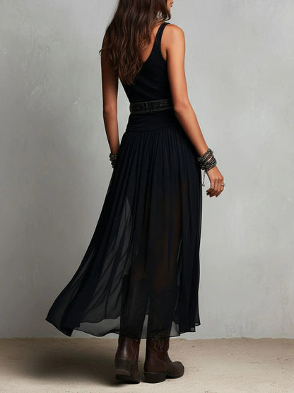 Top negro sin mangas con falda maxi