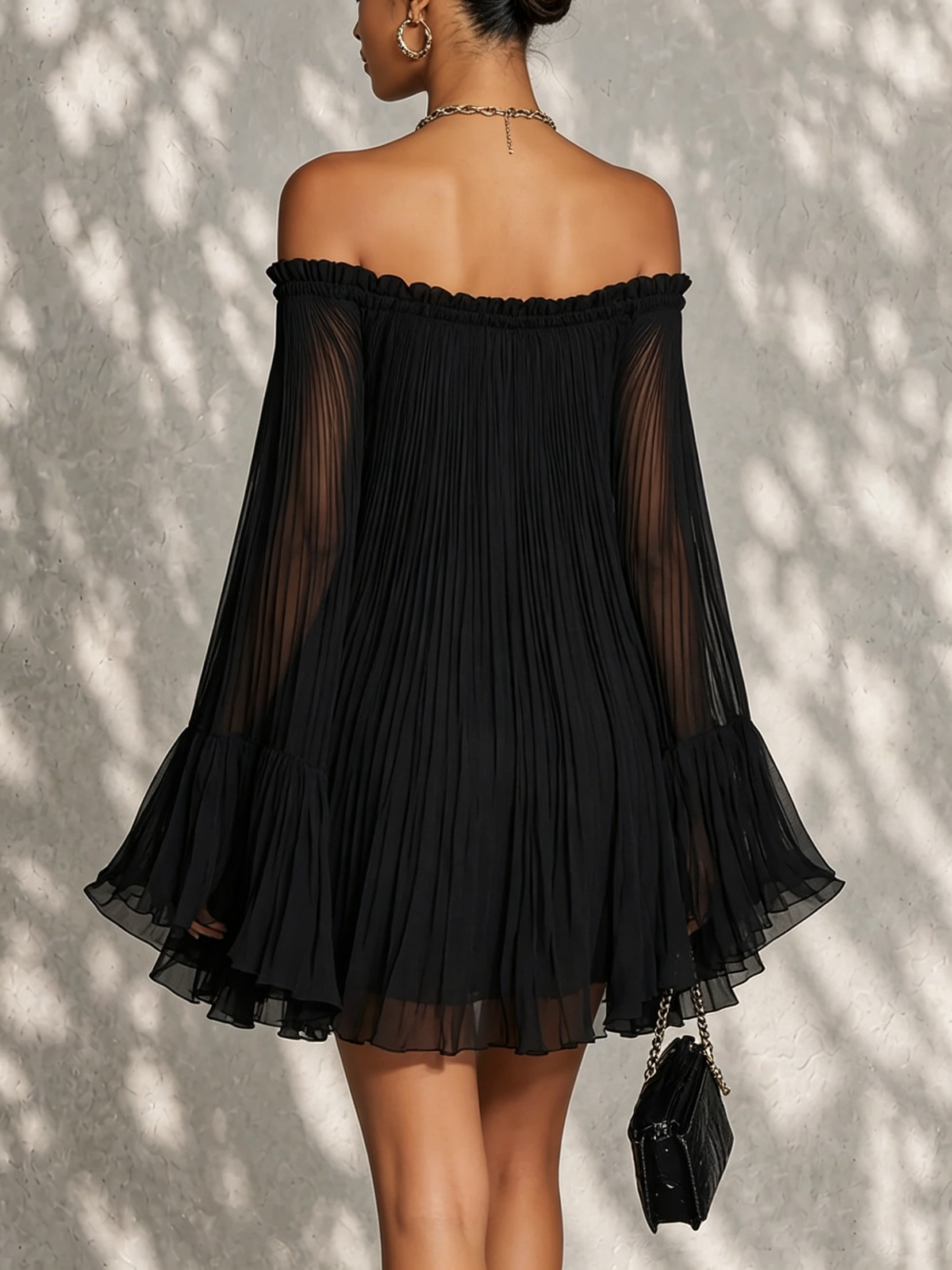 Zaira | Minivestido negro con mangas acampanadas