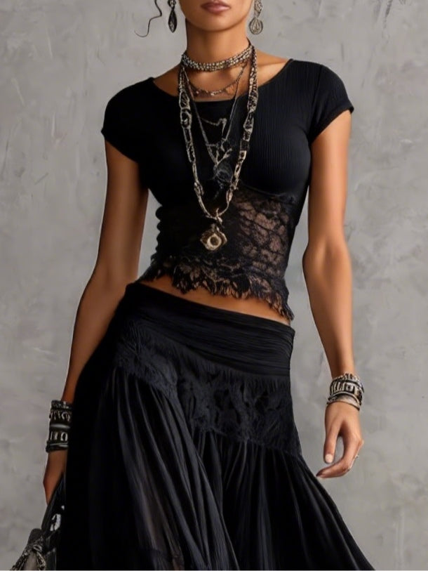 Ginebra · Conjunto top transparente con paneles de encaje negro y una falda larga plisada