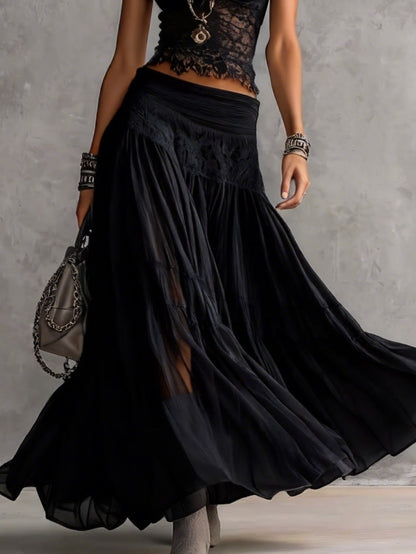Ginebra · Conjunto top transparente con paneles de encaje negro y una falda larga plisada